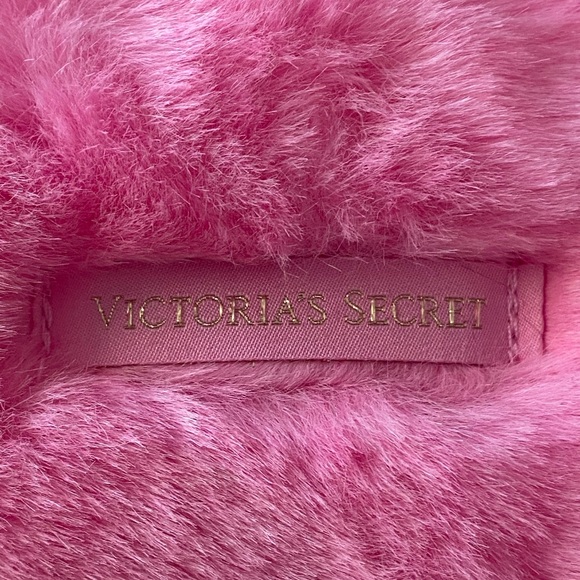 NWT Victoria’s Secret VS Slippers Size M Tiny Spot See Last Pic Pretty - Picture 4 of 6